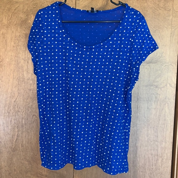 The Limited Tops - EUC Women’s royal blue w/ white hearts & dots print s/s tshirt - size XL